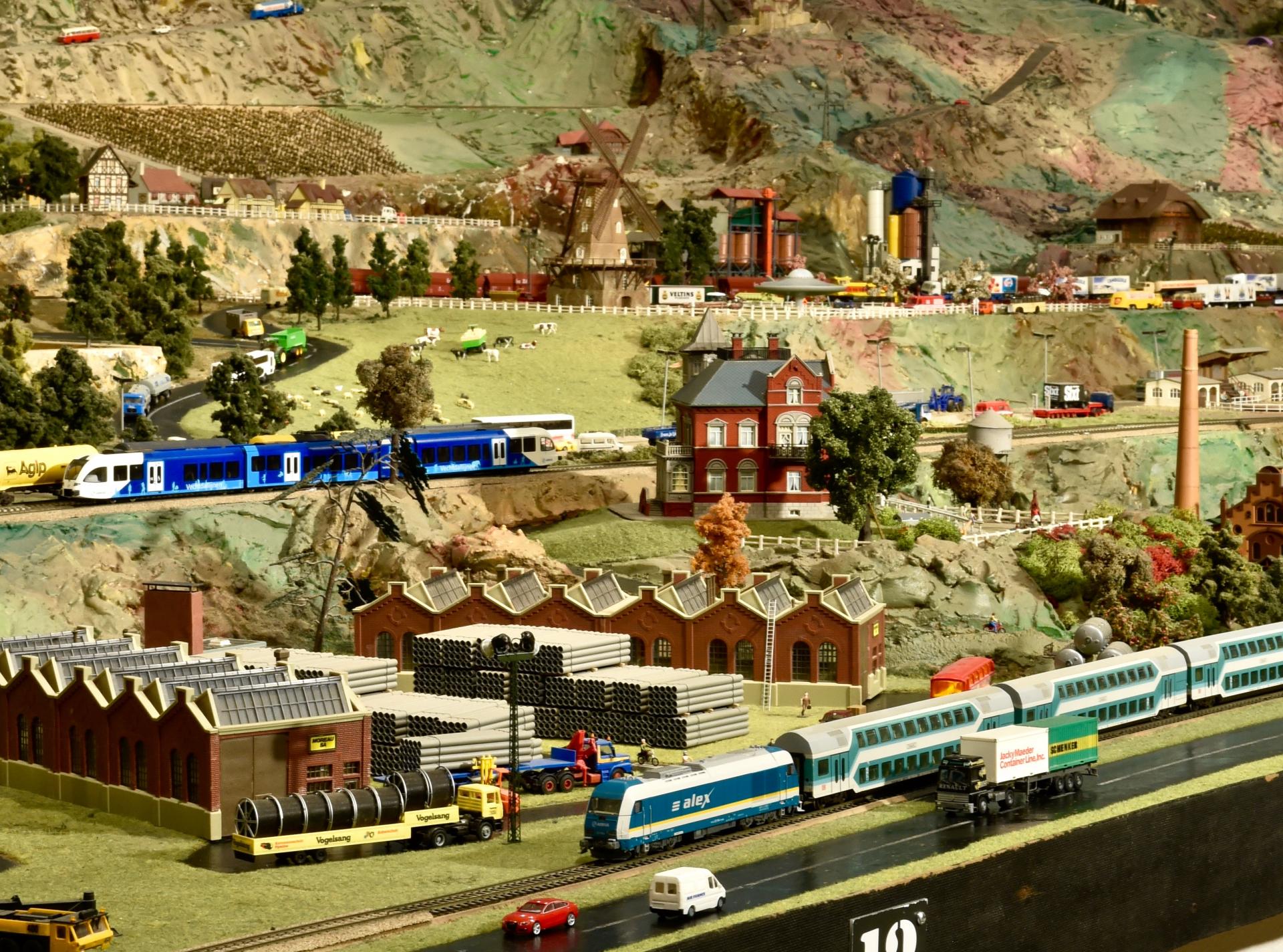 Maquette le monde miniature clecy 97